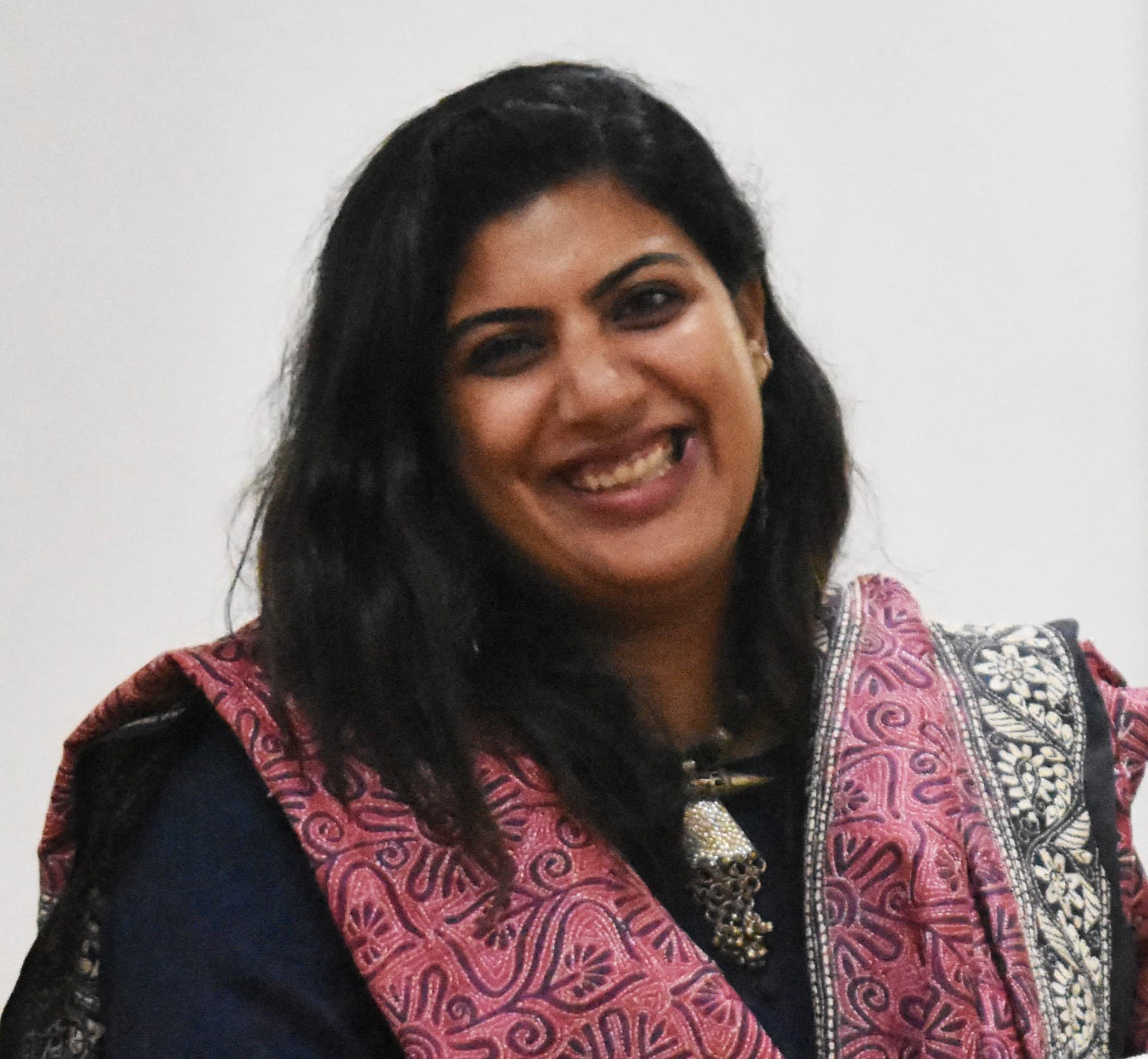 Dr. SHWETA LUTHRA